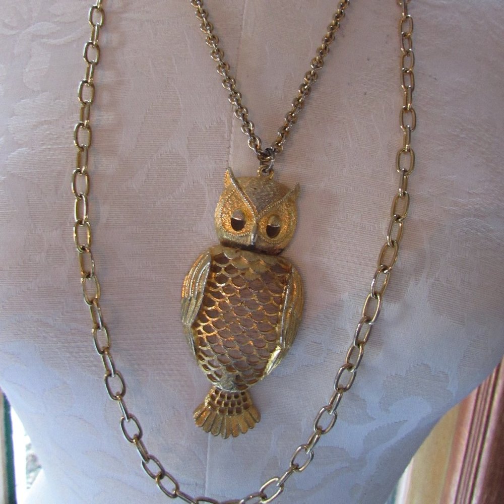 SALE Vintage Gold Tone Articulated Owl Pendant Necklace